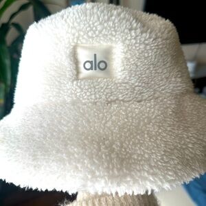 ALO brand ivory sherpa bucket hat